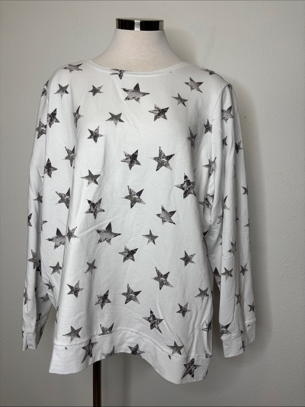 Women's White Star-Print Long Sleeve Pullover Sweatshirt